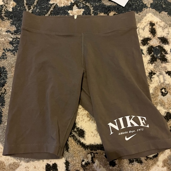 Nike yoga brown bike short - Picture 3 of 5